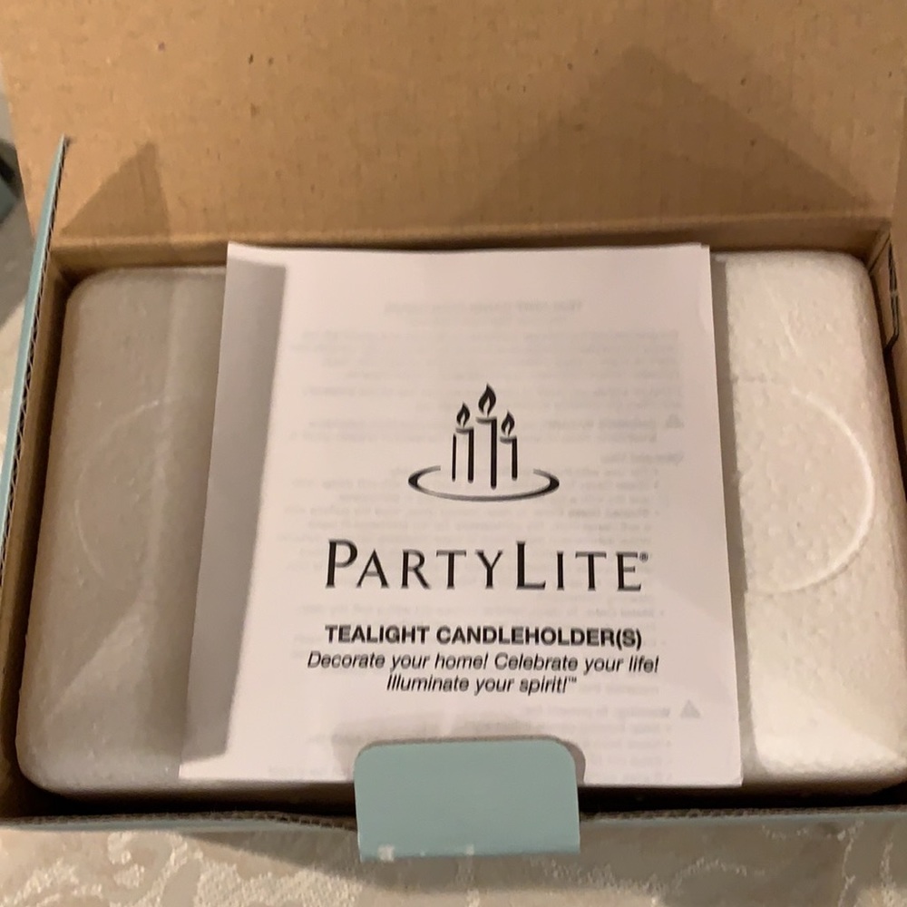 NEW PartyLite Frosted Lotus Blossom Votive Candles - Picture 4 of 4
